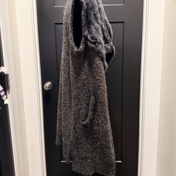 LINDA RICHARDS GENUINE RABBIT FUR AND KNIT VEST - Picture 5 of 9